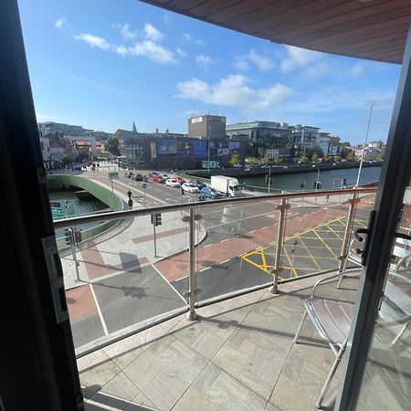 Fabulous And Sunny 2 Bed Apartment, In City Centre Cork Bagian luar foto