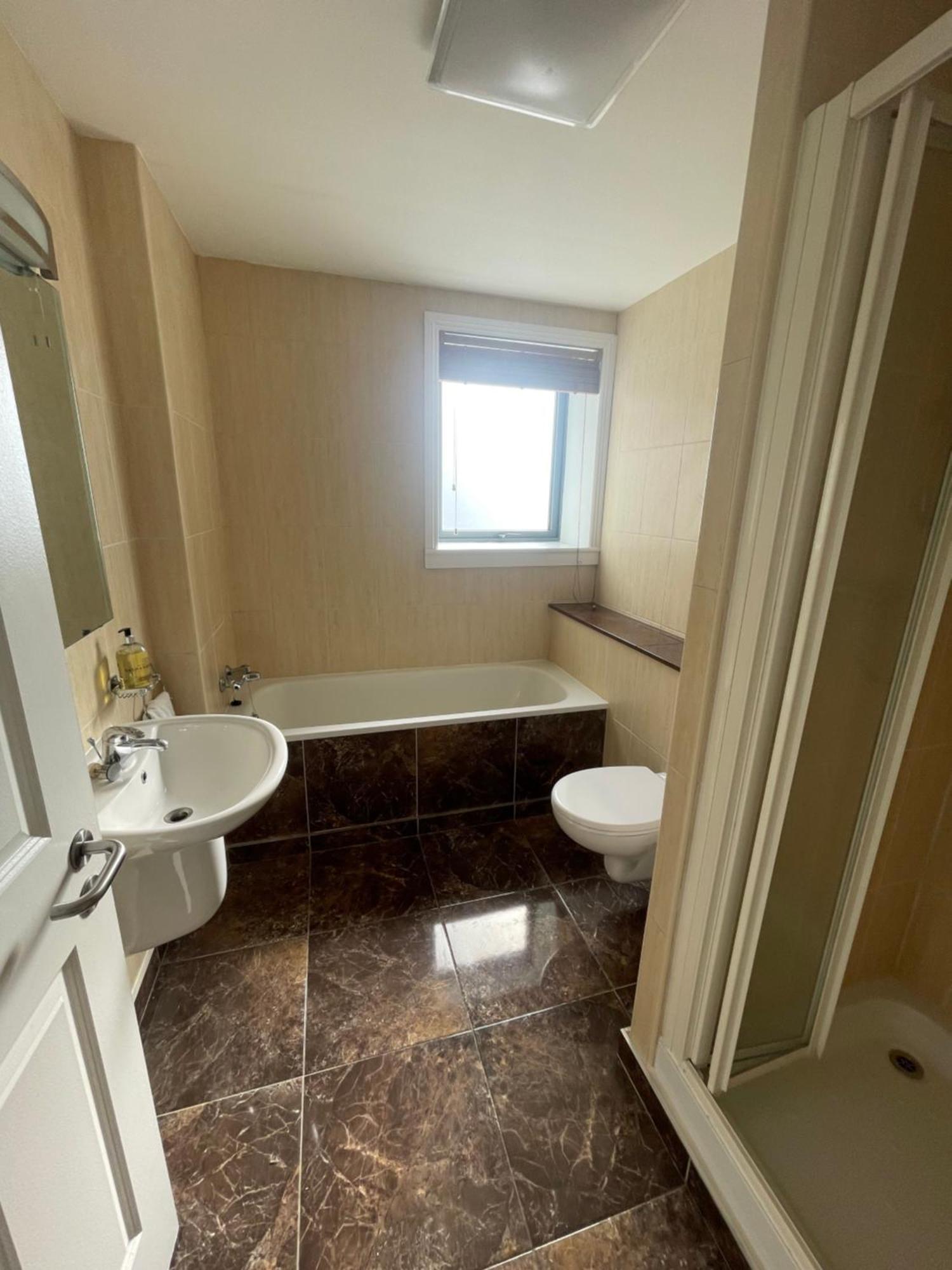 Fabulous And Sunny 2 Bed Apartment, In City Centre Cork Bagian luar foto